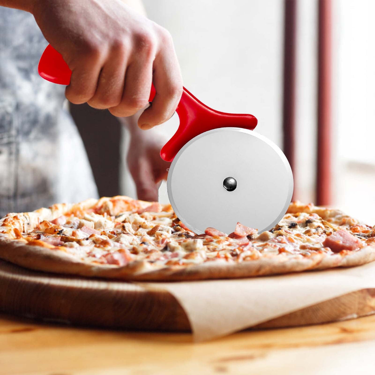 Pizza Wheel with Ergonomic Handle and Snap-On Blade Guard - Image 3